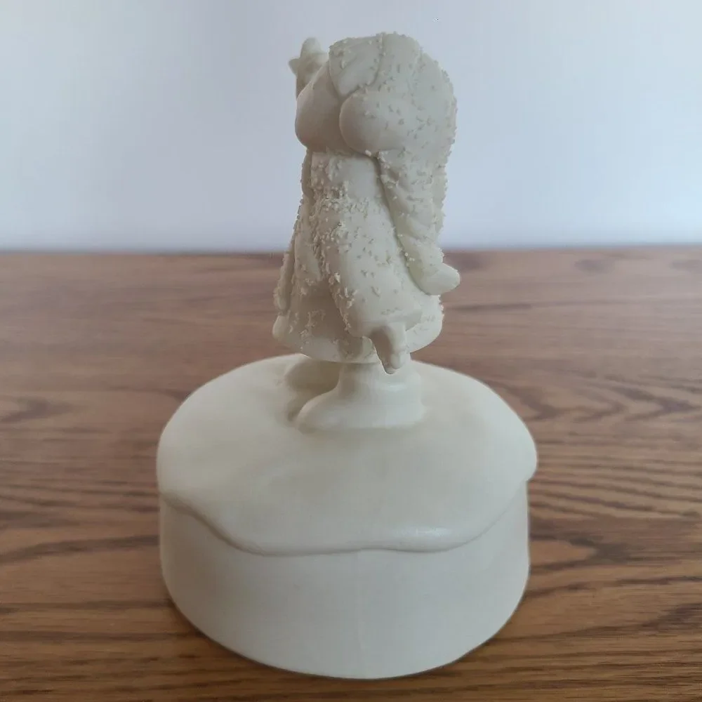 Porcelain Bisque Holiday Christmas Music Box Young Girl & Star 